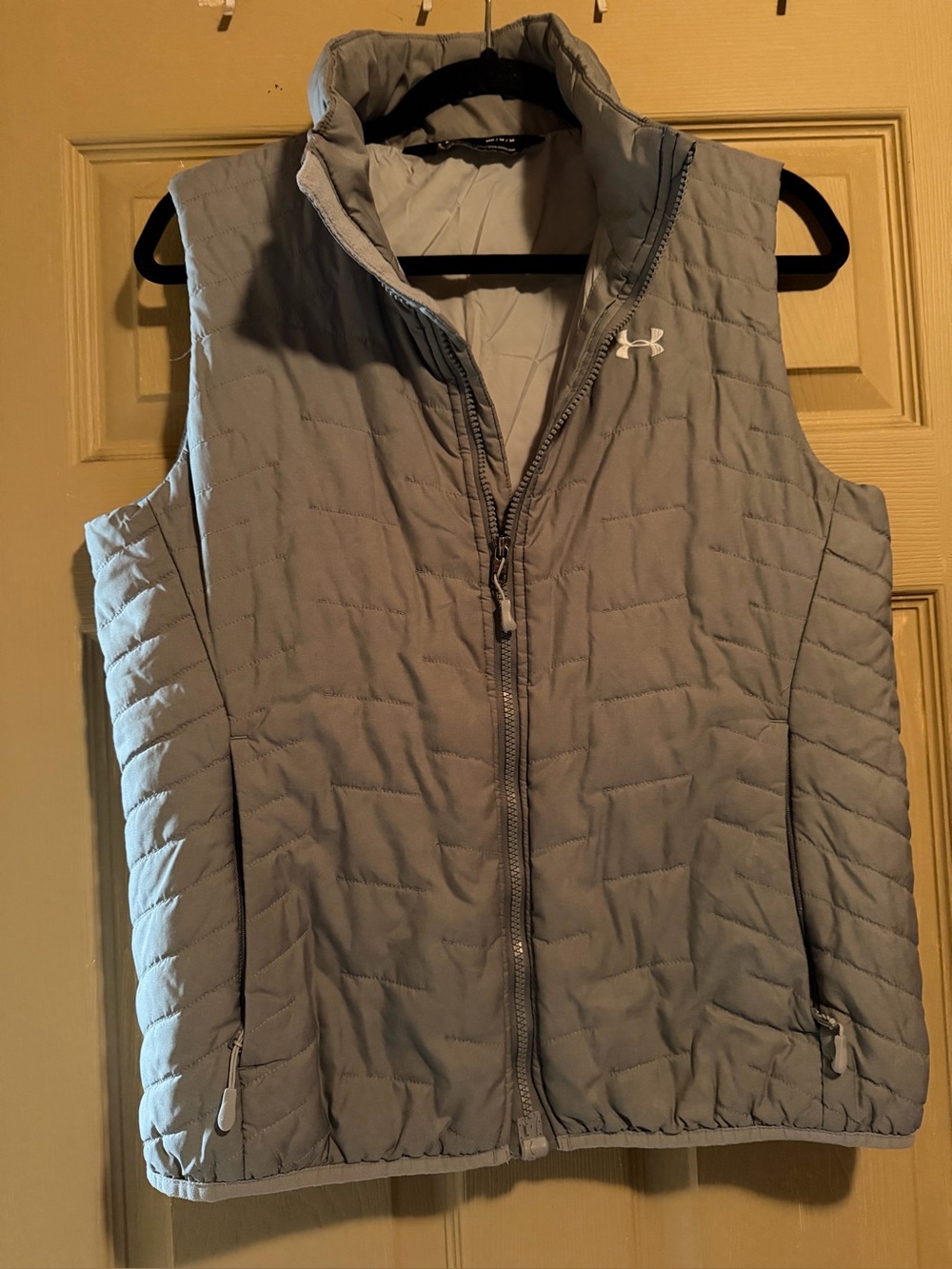 Women’s Under Armour Vest size medium